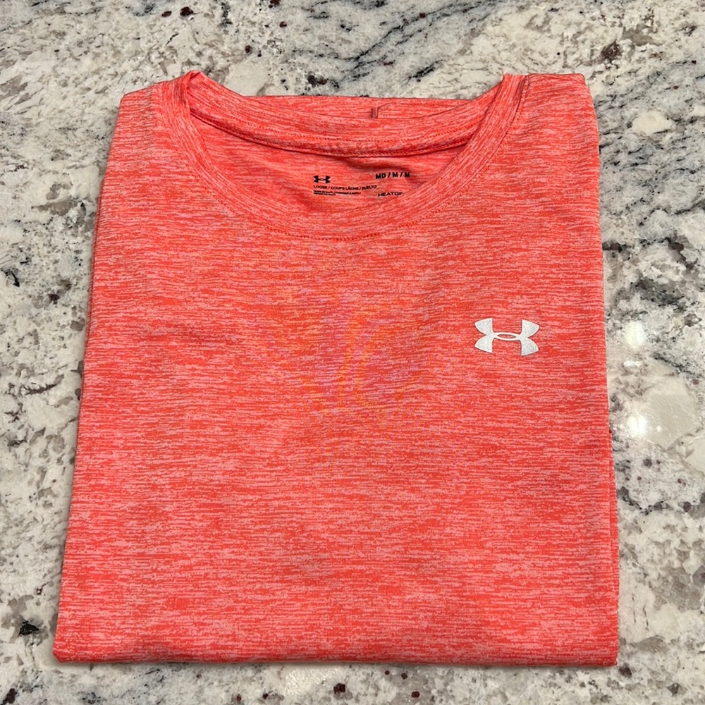 Woman’s Under Armor Tee Size M EUC